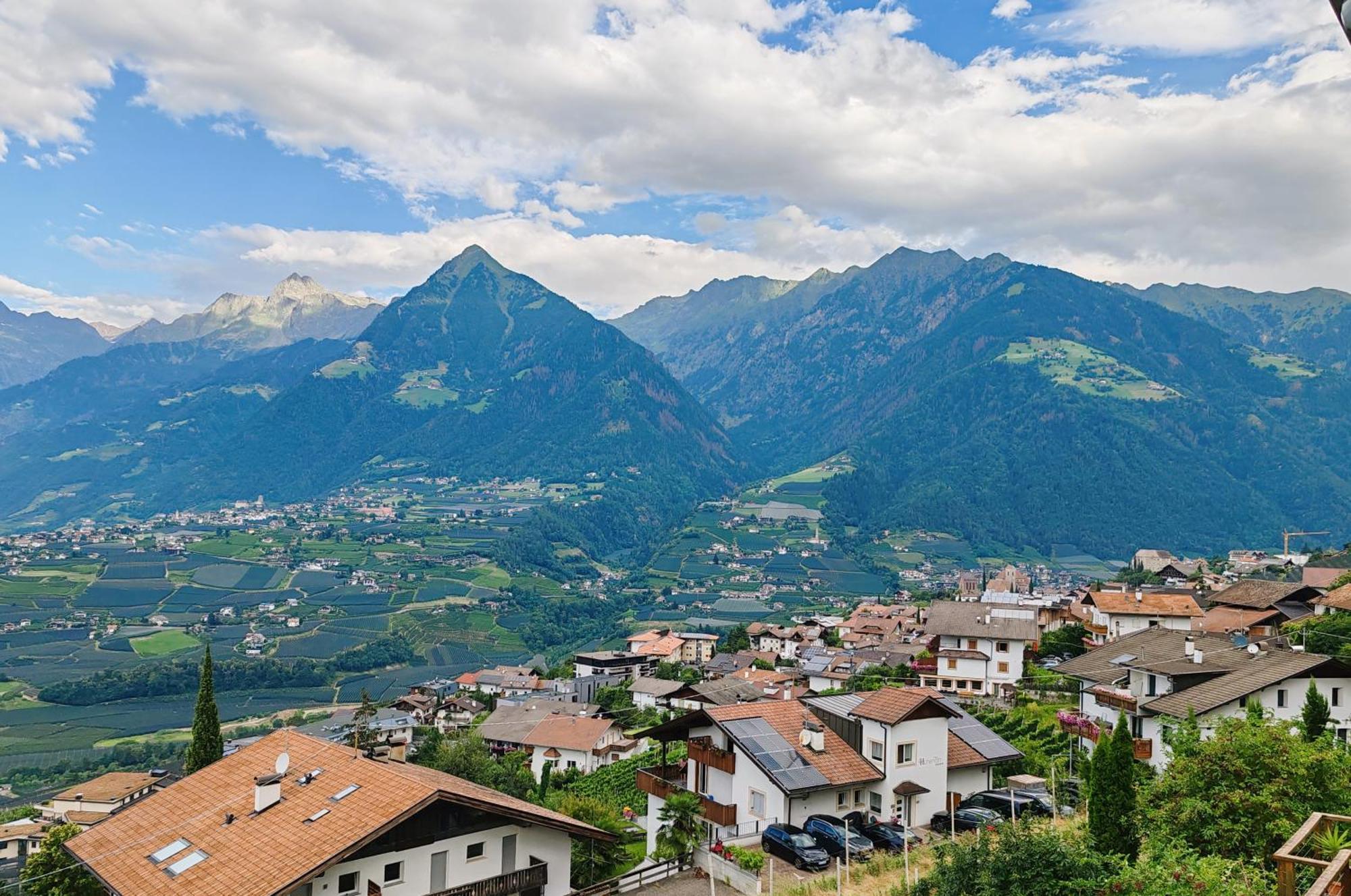 Schenna Garni Eden Bed & Breakfast Bagian luar foto