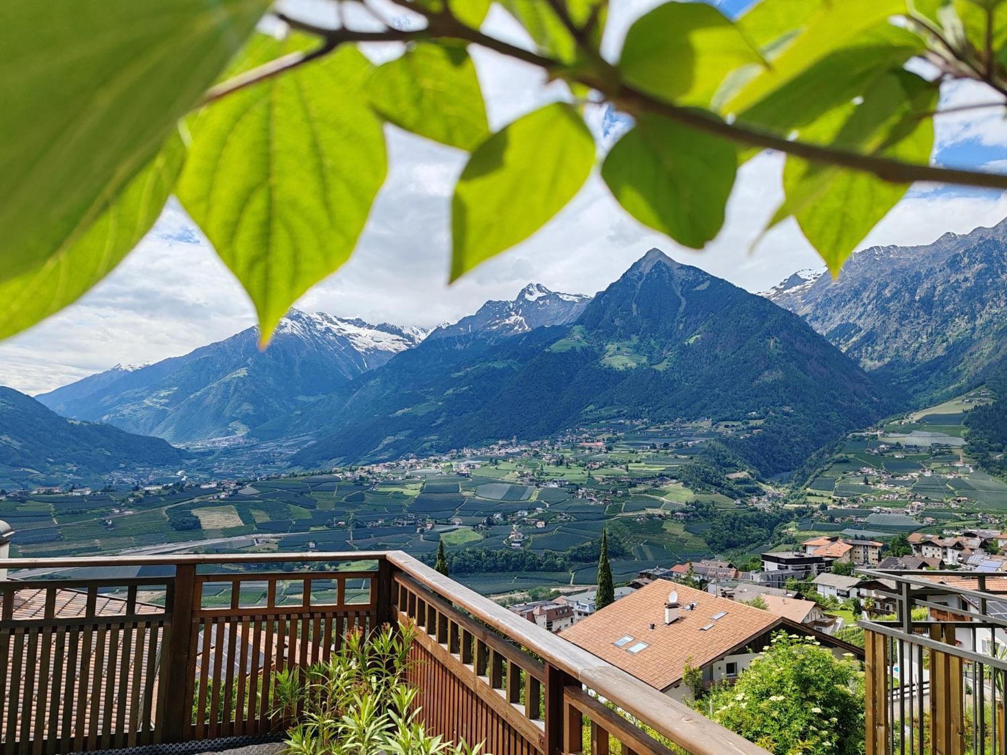 Schenna Garni Eden Bed & Breakfast Bagian luar foto