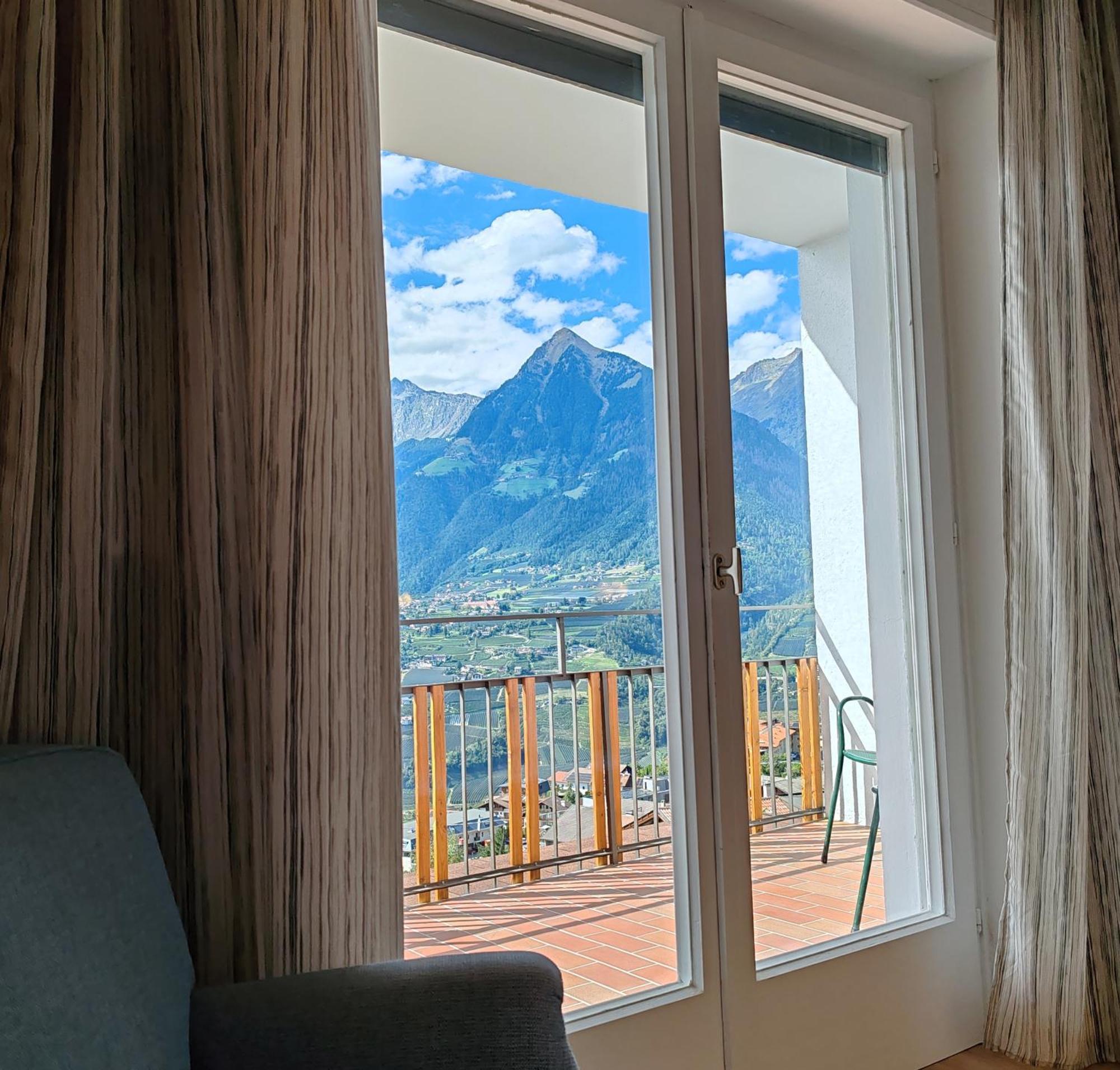 Schenna Garni Eden Bed & Breakfast Bagian luar foto