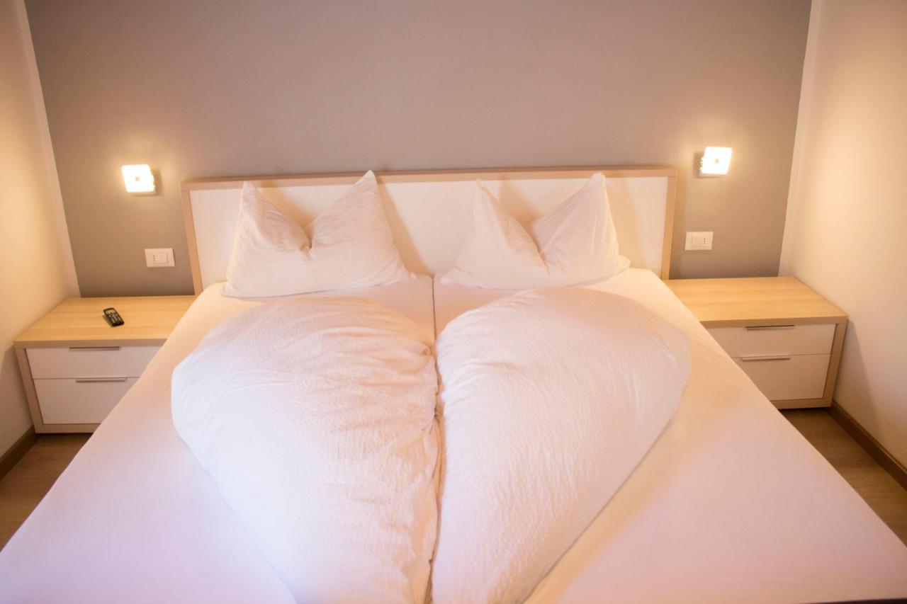 Schenna Garni Eden Bed & Breakfast Bagian luar foto