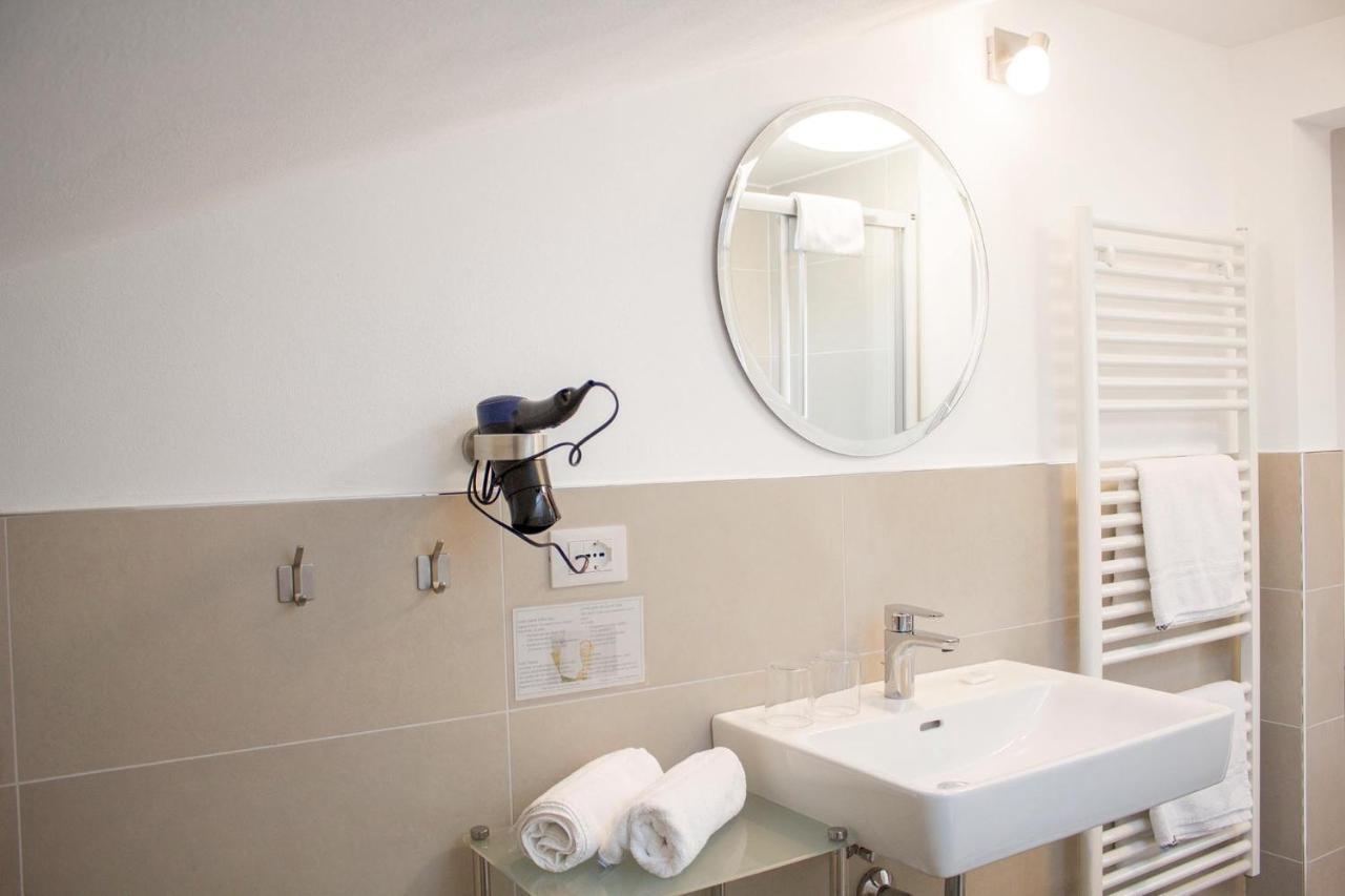 Schenna Garni Eden Bed & Breakfast Bagian luar foto