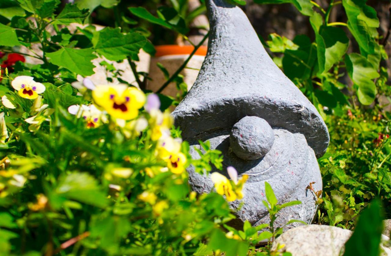 Schenna Garni Eden Bed & Breakfast Bagian luar foto